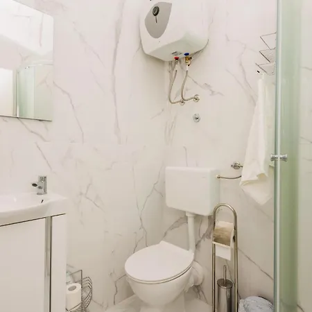 2 Bedroom Cozy In