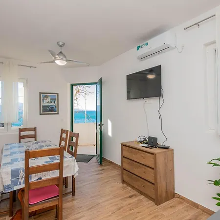 In With Wi-fi Apartment *